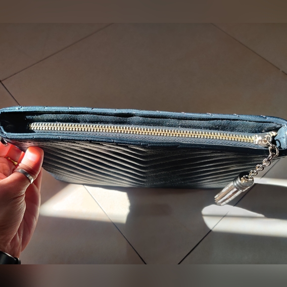 FOREVER NEW Black Chevron Wristlet - Picture 4 of 13